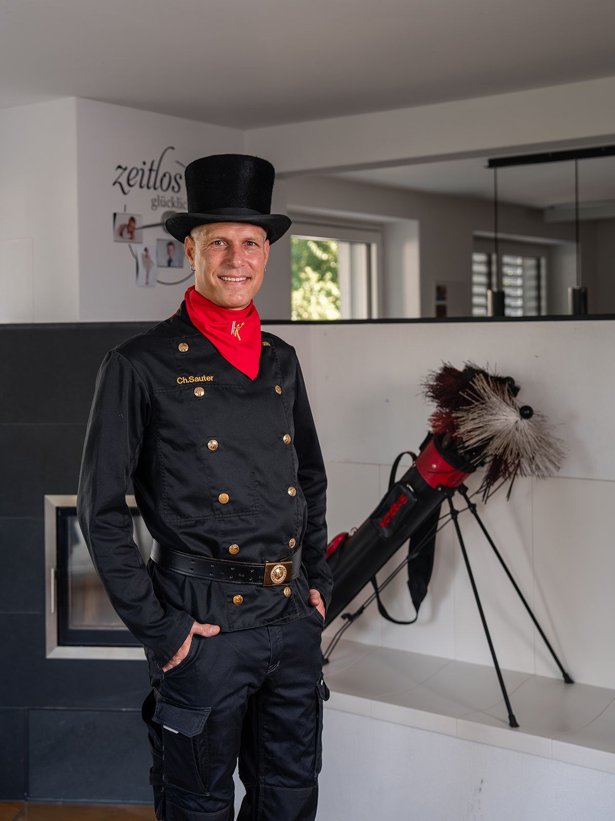 Christoph Sauter, Betriebsinhaber, in Kaminfeger-Tracht