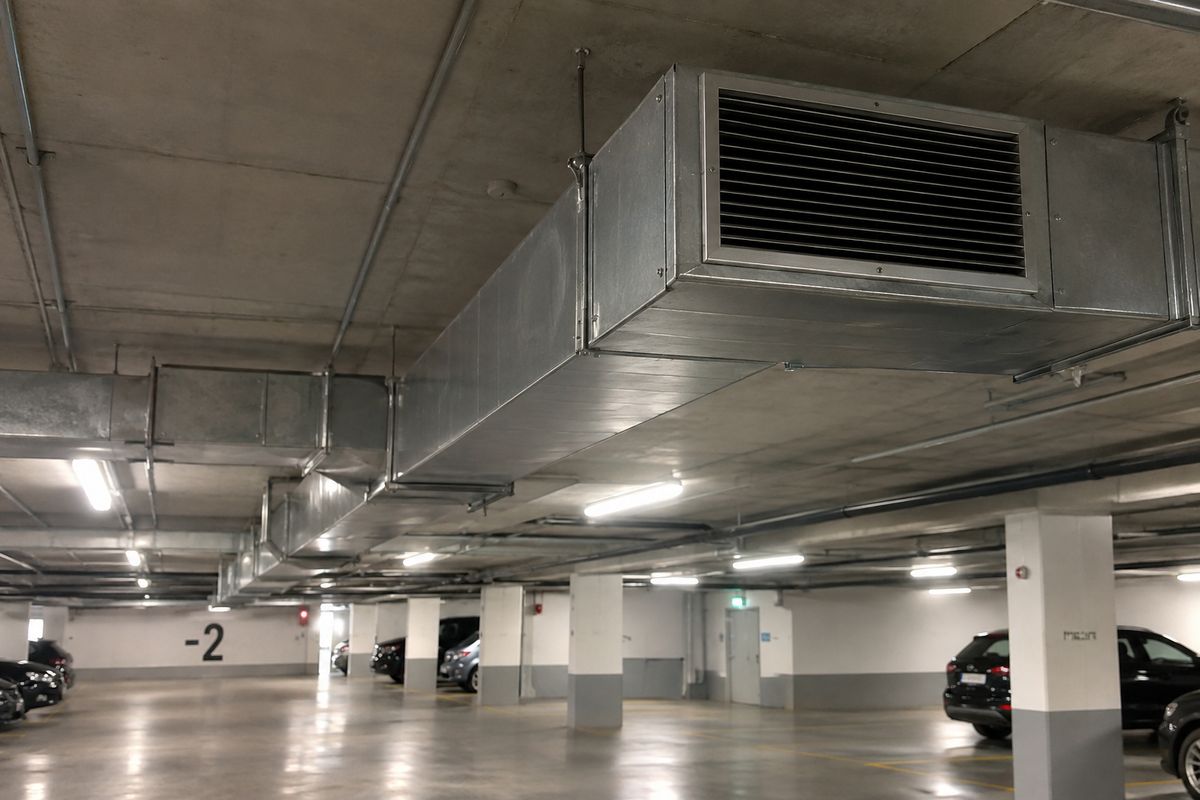 Abluftkanal in einer Tiefgarage
